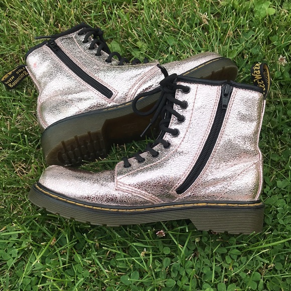Dr. Martens Crinkle Metallic Lace Up Boots Size 5 Girls in Pink Disco Crinkle - Picture 5 of 11